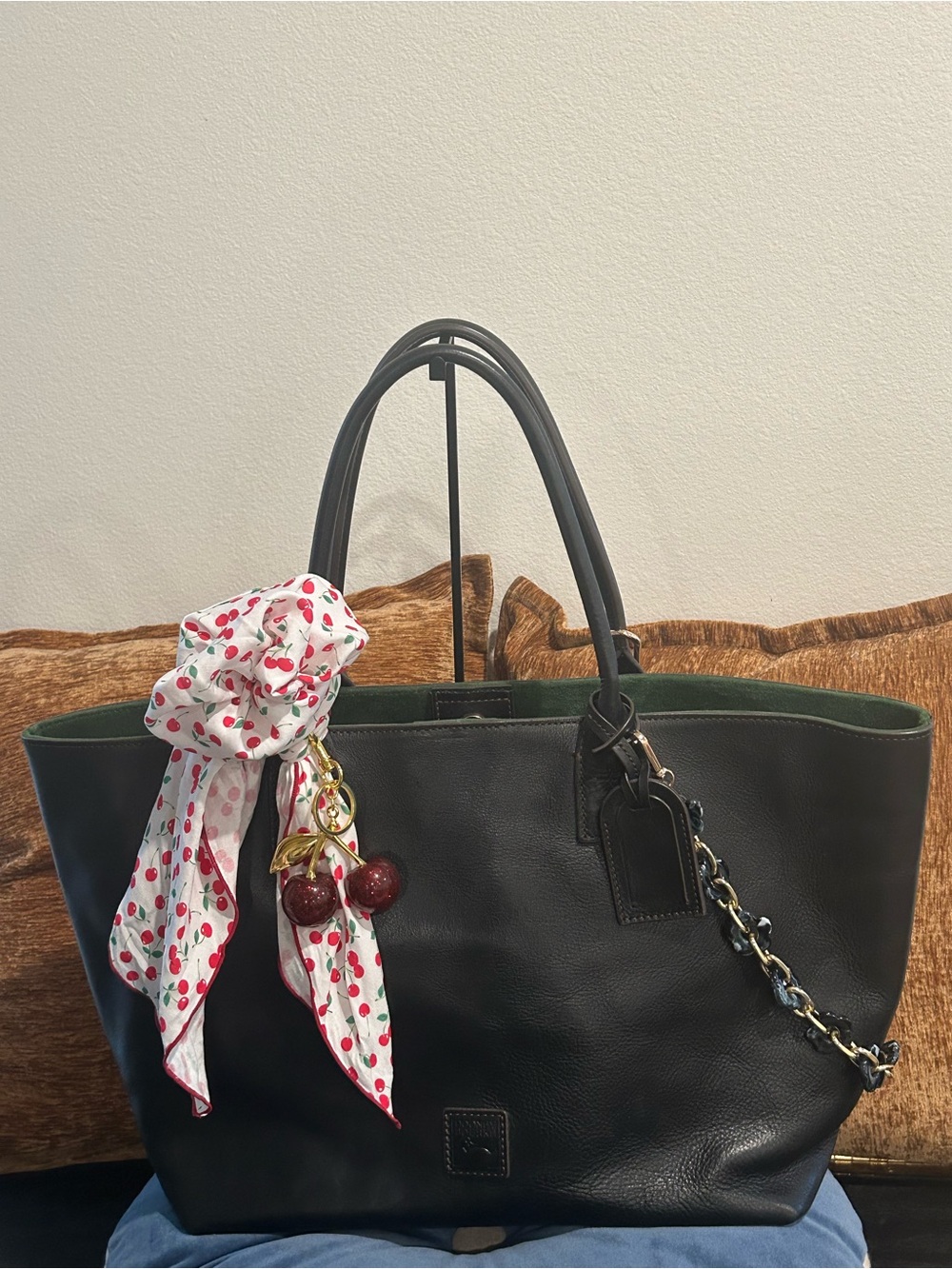 Large Dooney & Bourke Russell Florentine Tote in Black.